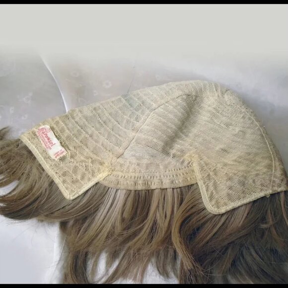 Shaggy Frosted Wig, Carousel Shag Glam Rock Tina Turner Hair - 70s Vintage - Picture 4 of 15